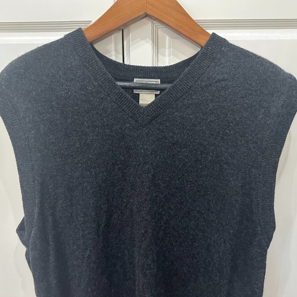 L. L. Bean 100% Lambs' Wool Sweater Vest Dark Grey Men's Size Large V Neck